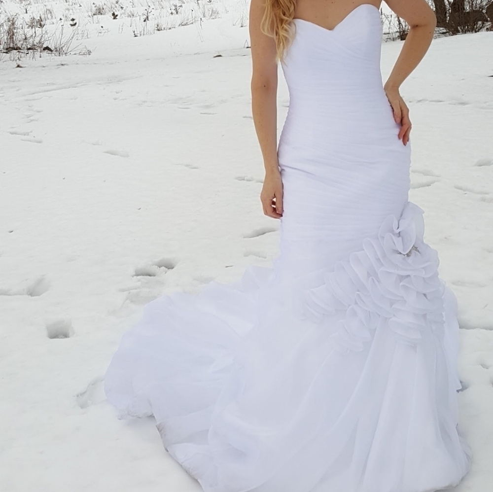 Maggie Sottero white  ruffled mermaid  wedding gown. Size 6. EUC